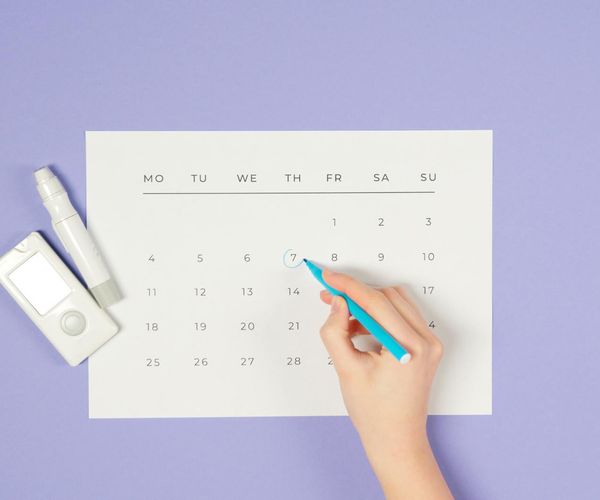 A calendar with a circle on a date symbolizing a daily habit.